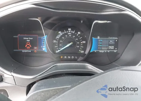 2015 Ford Fusion Energi Titanium z USA, uszkodzony, nr VIN 3FA6P0SU4FR104690